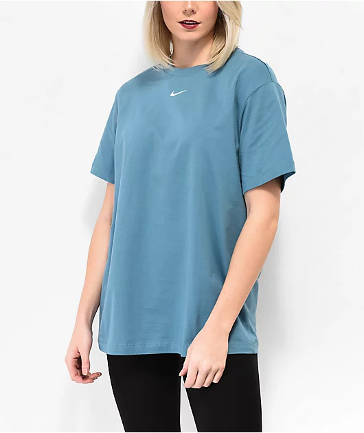44862-nike-sportswear-essential-valor-blue-boxy-t-shirt-1.webp Nike Sportswear Essential Valor Blue Boxy T-Shirt