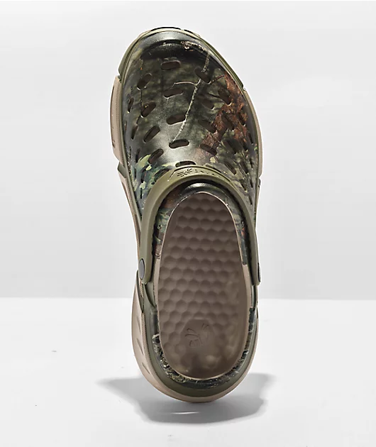 55439-joybees-x-mossy-oak-trekking-camo-clog-sandals-2.webp Joybees x Mossy Oak Trekking Camo Clog Sandals