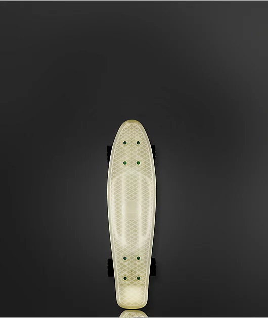 59732-penny-glow-in-the-dark-22-cruiser-skateboard-complete-2.webp Penny Glow In The Dark 22\" Cruiser Skateboard Complete