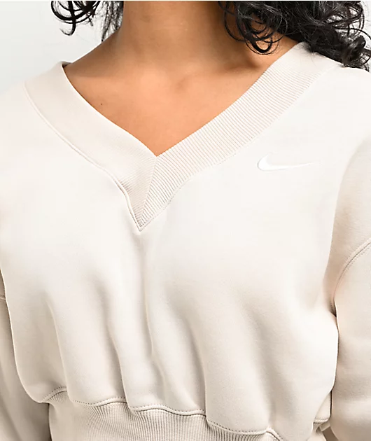71789-nike-sportswear-phoenix-fleece-light-orewood-brown-crop-v-neck-sweatshirt-2.webp Nike Sportswear Phoenix Fleece Light Orewood Brown Crop V-Neck Sweatshirt