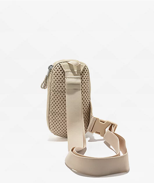 82935-nike-sportswear-essentials-sanddrift-crossbody-bag-3.webp Nike Sportswear Essentials Sanddrift Crossbody Bag