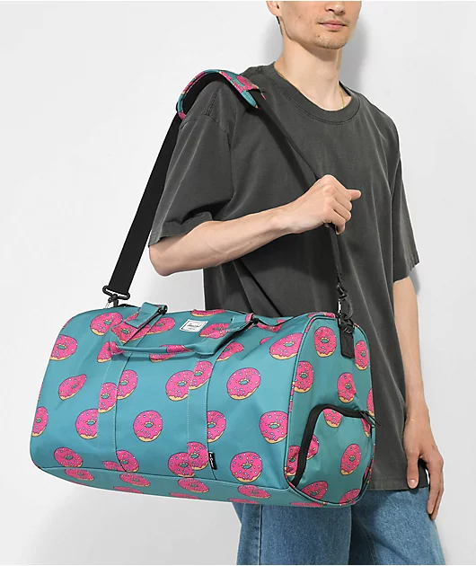 91276-herschel-supply-co.-x-the-simpsons-novel-homer-simpson-blue-duffel-bag-2.webp Herschel Supply Co. x The Simpsons Novel Homer Simpson Blue Duffel Bag